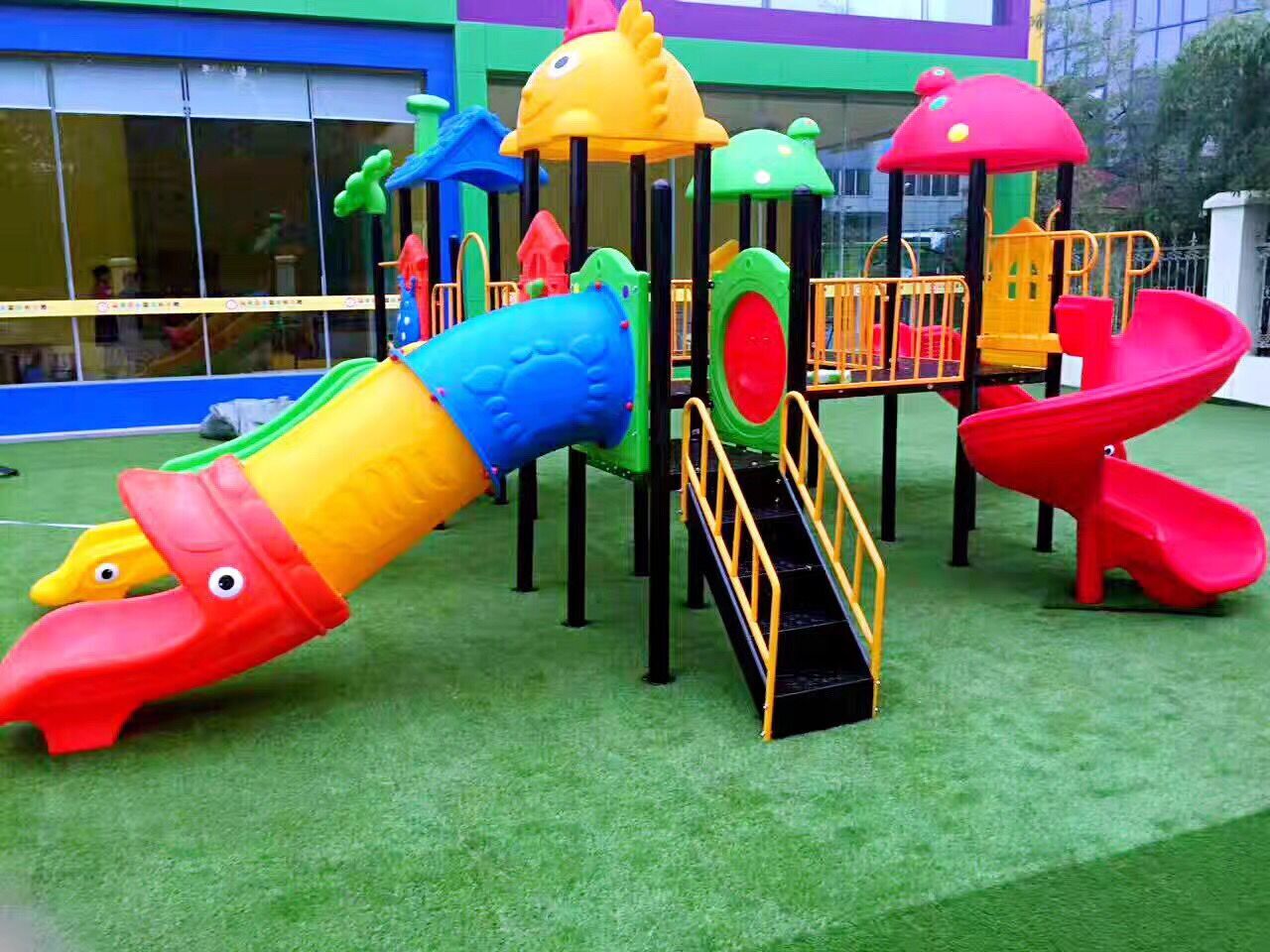儿童滑梯