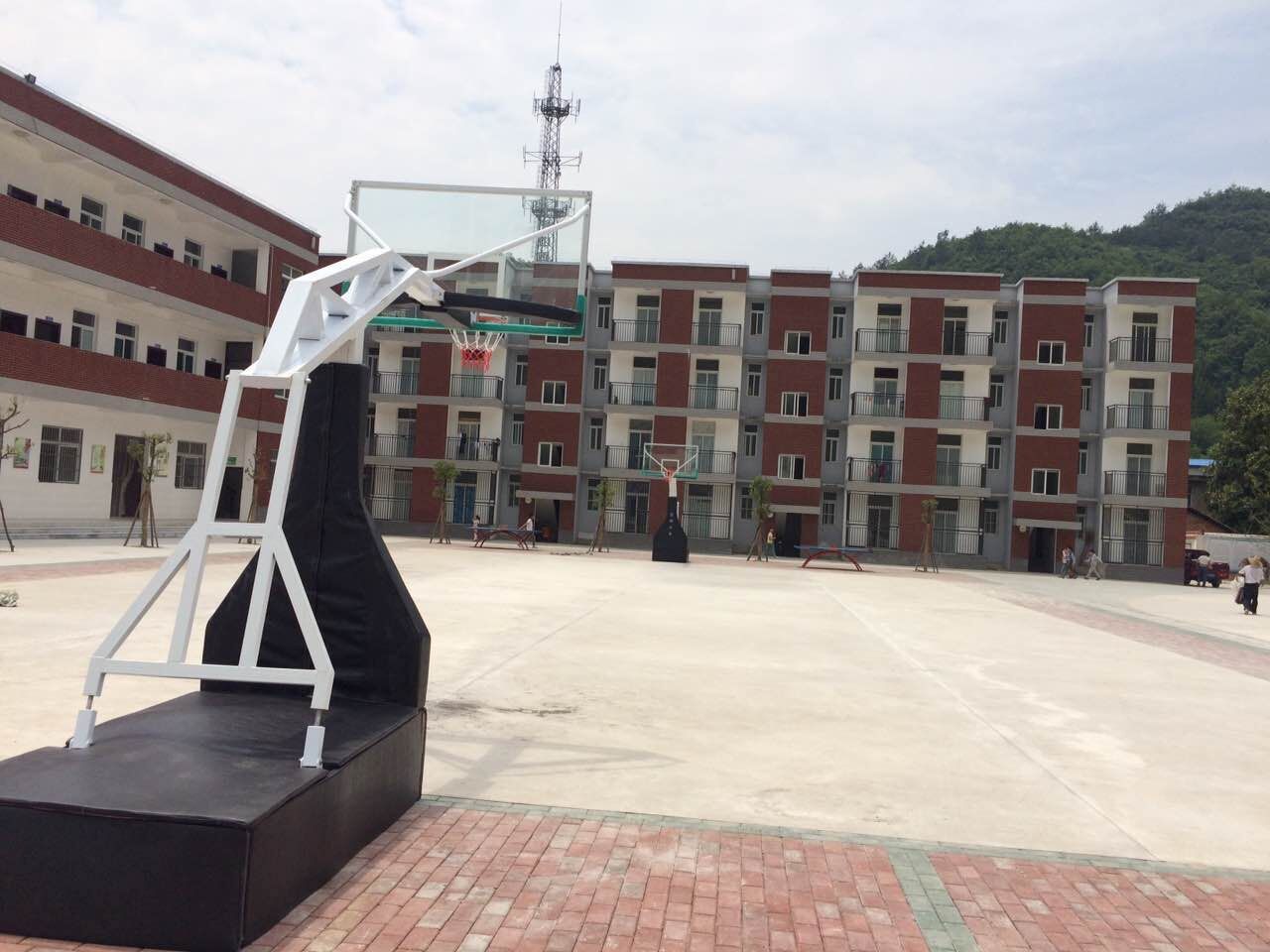 十堰仿液压篮球架 